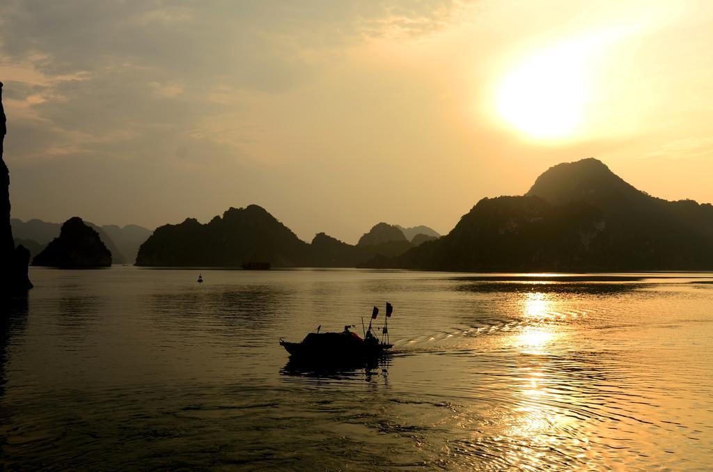 Hotel Margaret Cruises Ha Long Exterior foto